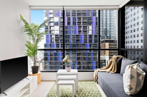 Modern 2BR Apt Next to Victoria Market City Views